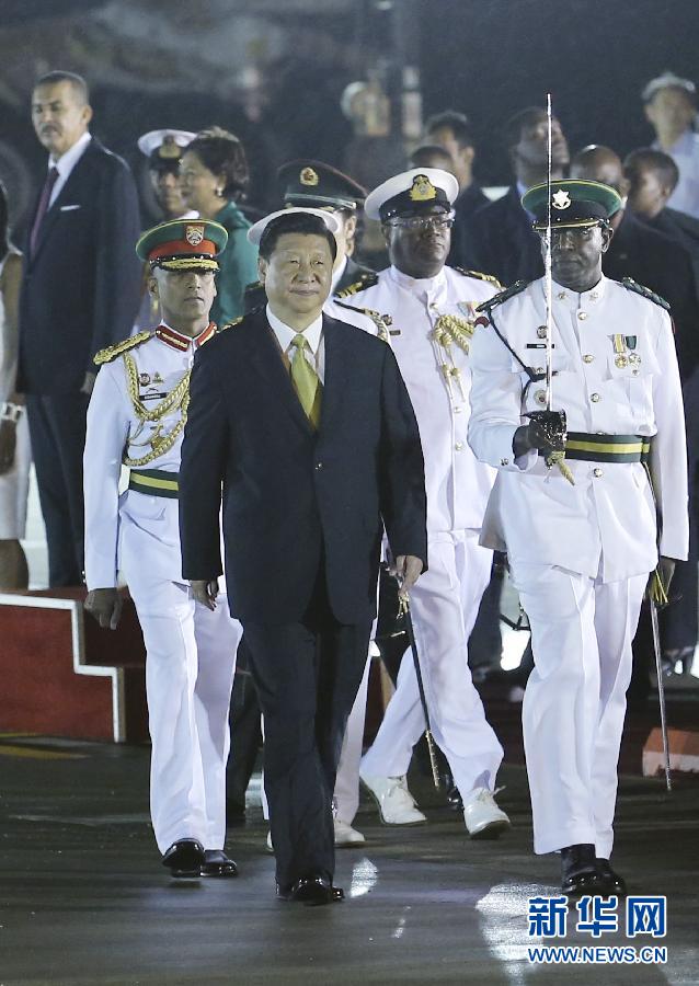 這是習(xí)近平主席檢閱儀仗隊。姚大偉 攝