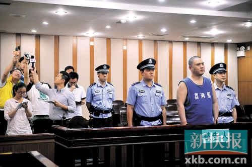 廣州市民政局民間組織管理局稽查處原處長(zhǎng)李軍犯猥褻兒童罪，被判處有期徒刑4年。記者 孫毅/攝