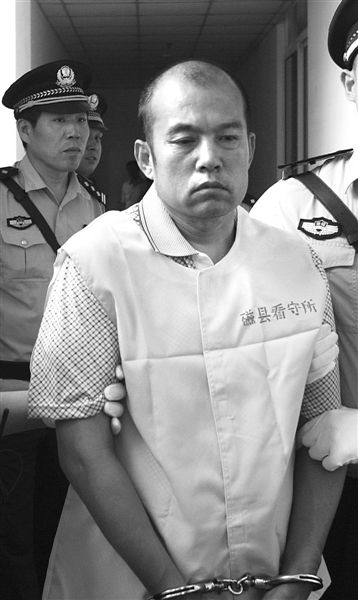 王書金前日被帶往邯鄲中院受審。 新華社發(fā)