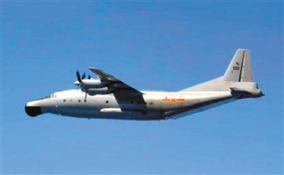 日方拍攝的飛越?jīng)_繩主島與宮古島之間的中國(guó)預(yù)警機(jī)。