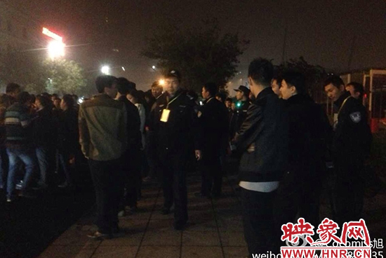 11月1日深夜，鄭州鄭東新區(qū)夜總會(huì)“皇家一號(hào)”被查處。網(wǎng)友供圖