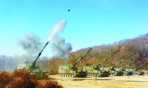 延坪島炮擊事件3周年之際，朝韓間口水仗不斷。圖為韓軍21日舉行應(yīng)對(duì)挑釁訓(xùn)練。