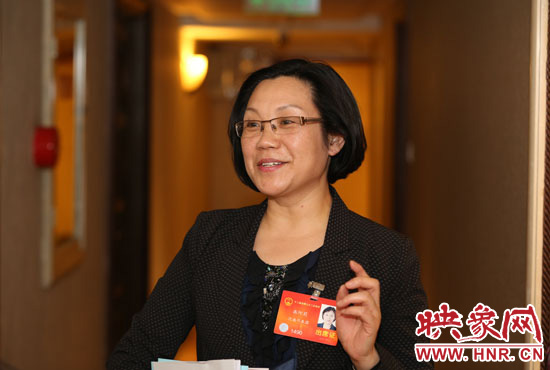 全國人大代表、商丘市實(shí)驗(yàn)小學(xué)校長(zhǎng)高阿莉做客映象網(wǎng)兩會(huì)微視。