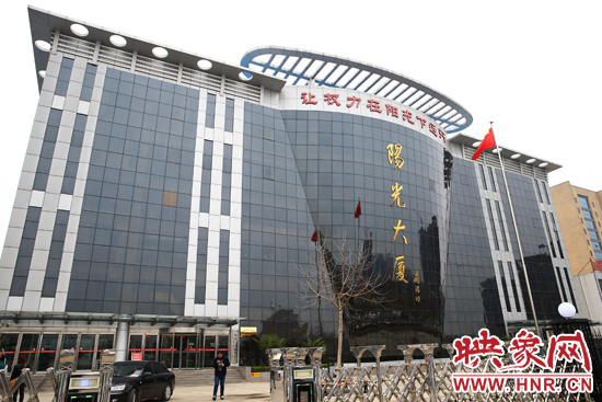 2011年4月，蘭考縣為民服務(wù)中心入住陽光大廈，目前，共有行政職能部門39個