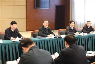 3月25日，王岐山在山東省臨沂市蒙陰縣主持召開蒙陰縣委常委擴(kuò)大會議。