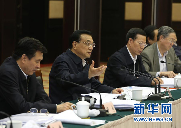 月28日，中共中央政治局常委、國務(wù)院總理李克強(qiáng)在重慶主持召開座談會(huì)