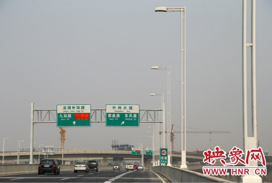 市民可通過北三環(huán)快速路高架橋直達東區(qū)。