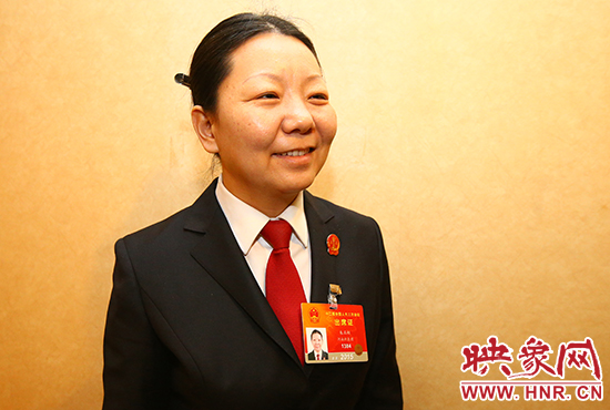 全國人大代表、河南省寶豐縣人民法院副院長、鬧店鎮(zhèn)法庭庭長朱正栩
