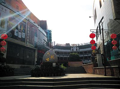 六井孔主打餐飲娛樂項(xiàng)目，泉州一些官員認(rèn)為這與文化創(chuàng)意產(chǎn)業(yè)難有關(guān)聯(lián)。