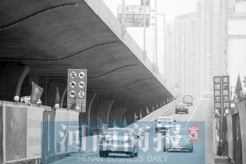 隴海路高架大學(xué)路南側(cè)西向東上橋匝道，后天就要封閉了