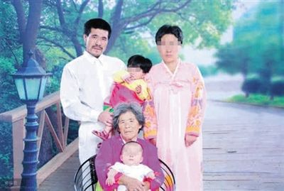 徐純合與家人合影。徐純合微博截圖