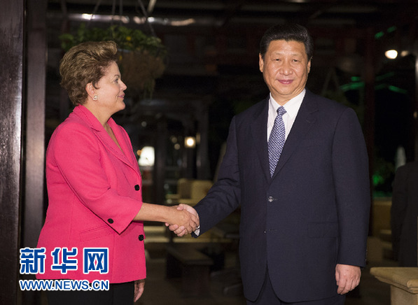 3月27日，國家主席習(xí)近平在南非德班會(huì)見巴西總統(tǒng)羅塞夫。新華社記者 蘭紅光 攝