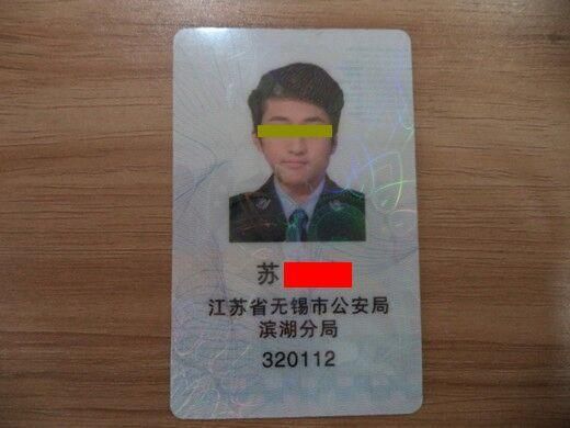 男子制作假經(jīng)查證在酒吧執(zhí)法。