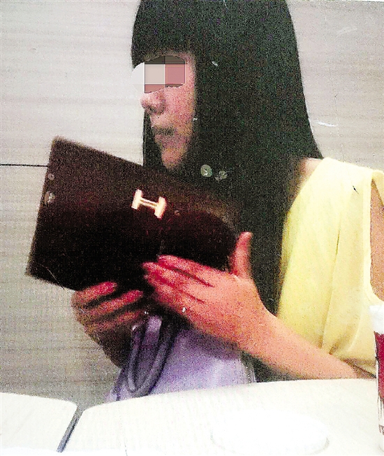 小王的女朋友小劉。