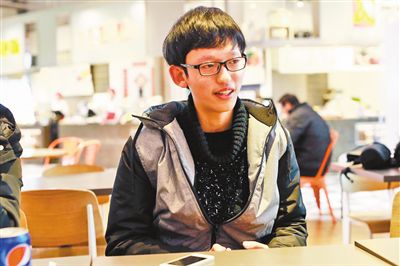 何琦驍收到了紐約大學(xué)阿布扎比分校的錄取通知書。記者 許恢毅 攝