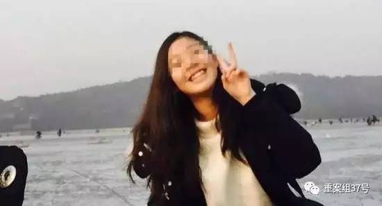17歲高中男生教室里掐死女同學(xué)，被訴故意殺人和強(qiáng)奸