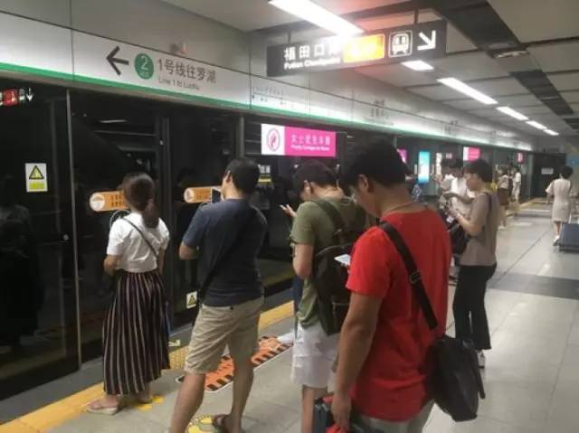 尷尬了！深圳地鐵首開女性車廂 結(jié)果塞滿男乘客