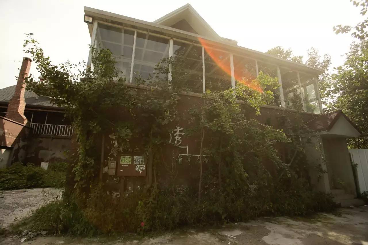 ▲失戀博物館位于北京市通州區(qū)宋莊鎮(zhèn)的一個(gè)重創(chuàng)空間內(nèi)，這里是一個(gè)藝術(shù)家集聚區(qū)。