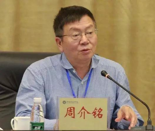 今次落馬的雷寒出生于1957年7月，其學(xué)習(xí)、工作都在重慶醫(yī)科大學(xué)。