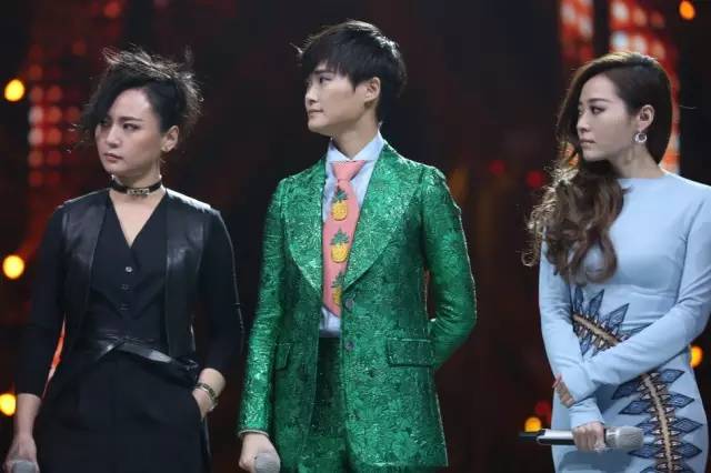 李宇春、周筆暢、張靚穎湖南臺(tái)跨年晚會(huì)同框