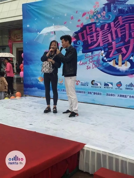 這是一位在校大學校，暗暗的喜歡純純的愛。