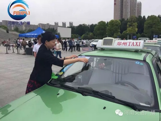 省文明辦專職副主任張曼如，對(duì)愛心助考活動(dòng)的舉辦給予高度評(píng)價(jià)。