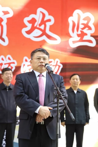 省委宣傳部副部長(zhǎng)、省新聞出版廣電局局長(zhǎng)朱夏炎宣布《打贏脫貧攻堅(jiān)戰(zhàn)》大型采訪活動(dòng)正式啟動(dòng)。