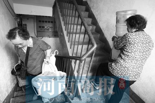 鄭州2萬(wàn)多棟舊樓需加裝電梯 相關(guān)政策允許嗎？