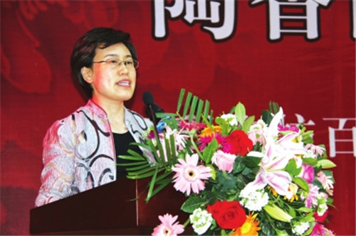 洛陽市委常委、組織部部長，洛陽市關(guān)心下一代工作委員會主任陳向平致辭