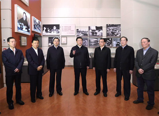 年11月29日，新一屆中共中央政治局常委到國家博物館參觀《復(fù)興之路》展覽時