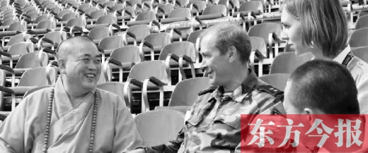 克里姆林宮警衛(wèi)司令謝爾蓋將軍會見釋永信，一同觀看排練