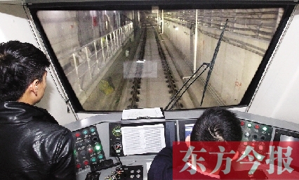 為了地鐵一號(hào)線在年底按期投入試運(yùn)營，大家正在緊張調(diào)試