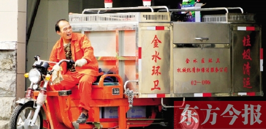鄭州市金水區(qū)新添置的全封閉電動垃圾清運車，既實用又美觀