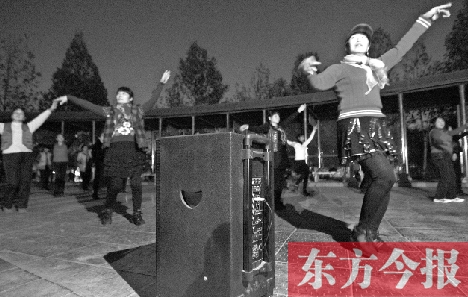 做到既讓跳舞的人有地方，又不影響他人休息，這才是化解矛盾的根本出路