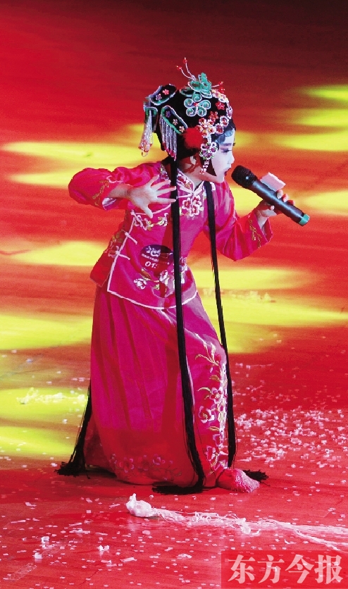 11月16日，《非常6+1》河南區(qū)總決賽現(xiàn)場，入圍選手們上演了一場精彩的比賽