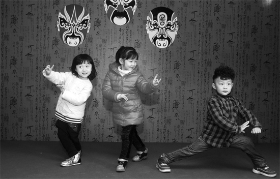 11月19日，鄭州市銘功路小學(xué)的金名劇場(chǎng)