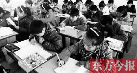 一所學(xué)校的學(xué)生們在上課中。鄭州、新鄉(xiāng)成為國家中小學(xué)教育質(zhì)量綜合評價改革實驗區(qū)