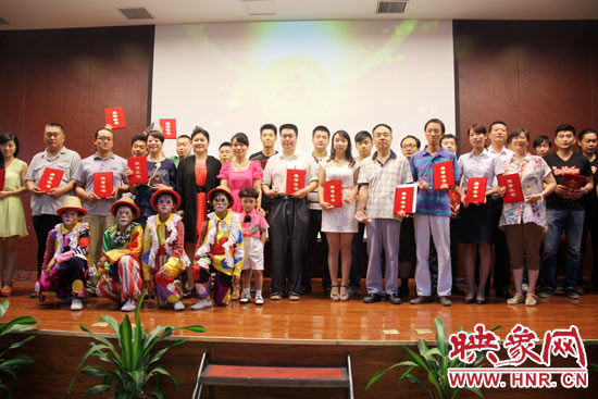 經(jīng)過網(wǎng)絡(luò)投票和專家評審，最終農(nóng)民兄弟樂隊的歌曲《中國夢》、動畫片《紅孩兒與大學(xué)院》以及《中原福塔兒童