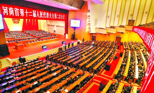 　4月1日下午，河南省第十二屆人民代表大會第二次會議在省人民會堂開幕。 記者 郭 宇 董 亮 攝