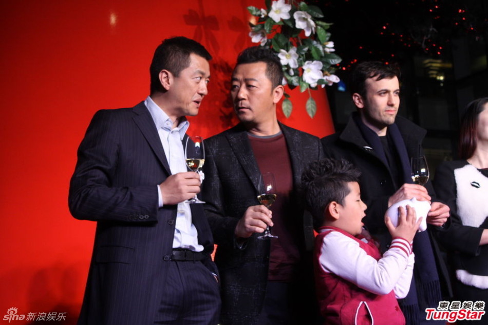 李亞鵬、郭濤父子相活動