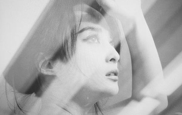 蔣勤勤吊帶美照。