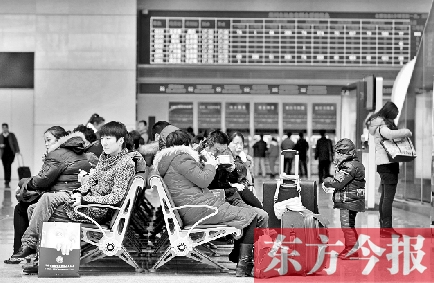 昨日，受天氣影響，多趟途經(jīng)和到達(dá)鄭州的高鐵晚點(diǎn)