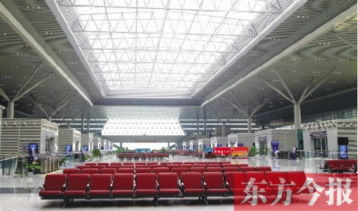 鄭州東站寬敞的候車大廳。未來,鄭州南站建成后,規(guī)模將遠高于鄭州東站
