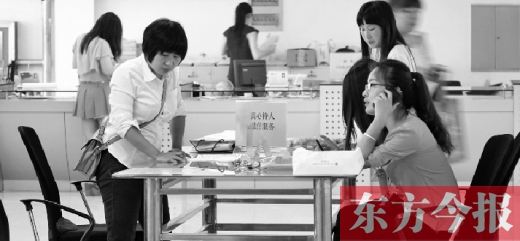 行政審批“瘦身”，不僅提高了行政效率，節(jié)約了行政資源，而且最大限度地方便了群眾
