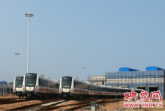 選擇地鐵出行，已經(jīng)是不少鄭州市民的首選