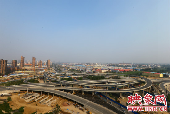 中州大道與南三環(huán)相接的立交橋，預(yù)計(jì)明年將建成通車。