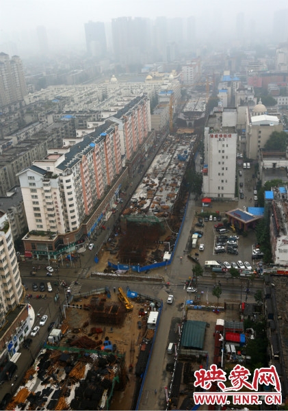 隴海路高架橋已雛形顯現(xiàn)。