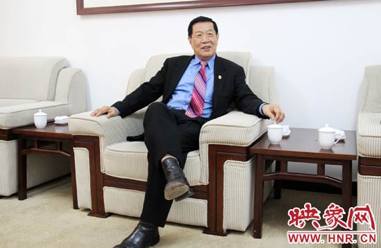 以精湛讀到的刑偵鑒識技術(shù)享譽國際的李昌鈺博士，被譽為“當代福爾摩斯”。