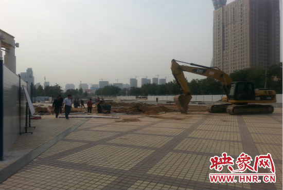 隴海路朝鳳路等三個(gè)站點(diǎn)已經(jīng)實(shí)施圍擋。