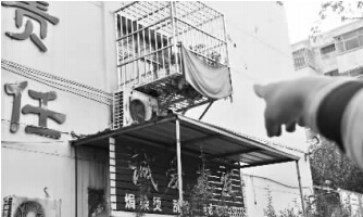 發(fā)生矛盾的一二樓鄰居，喇叭就安裝在二樓窗口。